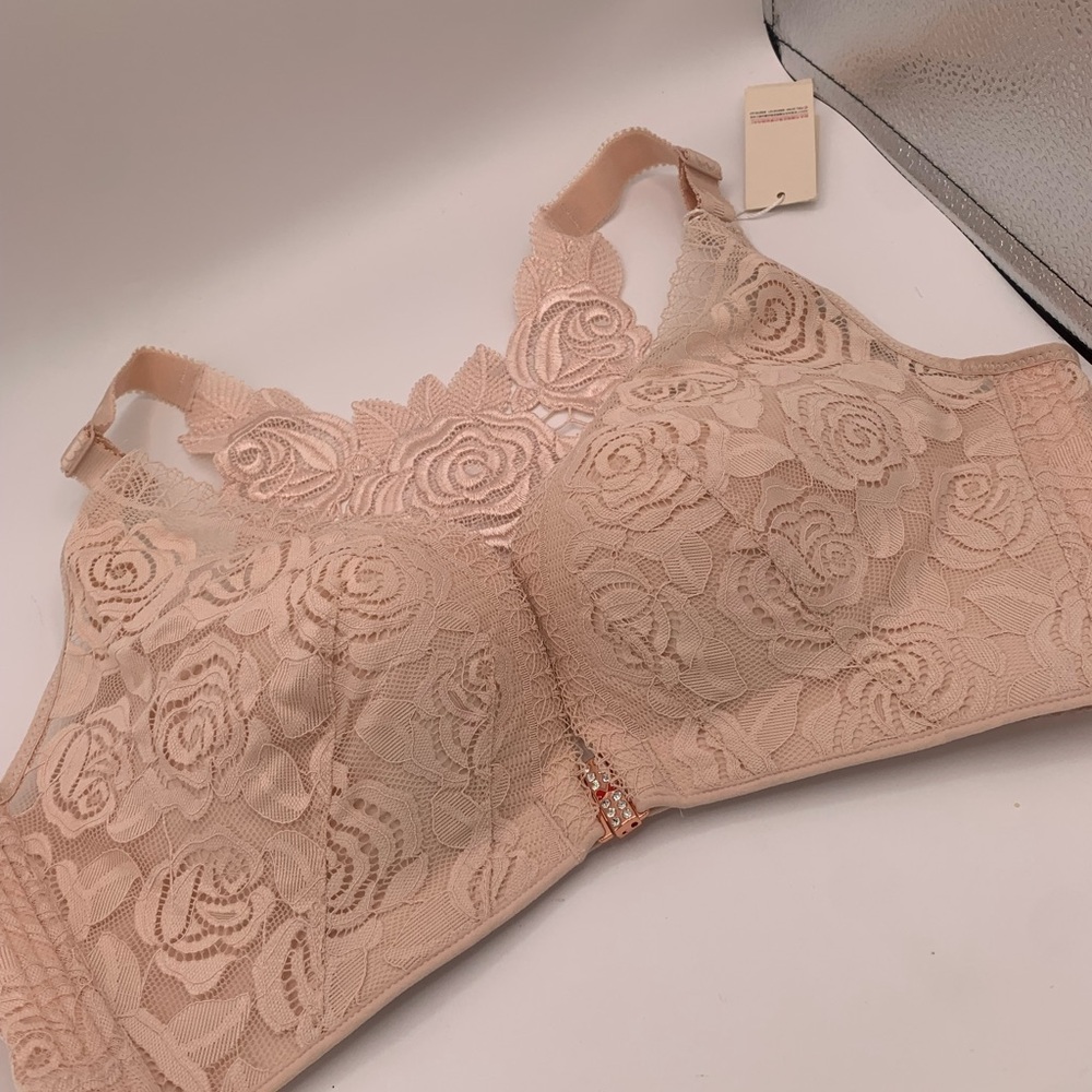 NWT Doosinki Foral Lace Inside Grip Front Snap Padded Bra US 34DD